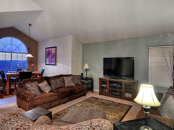 3rd image of 690 La Cumbre Cir
