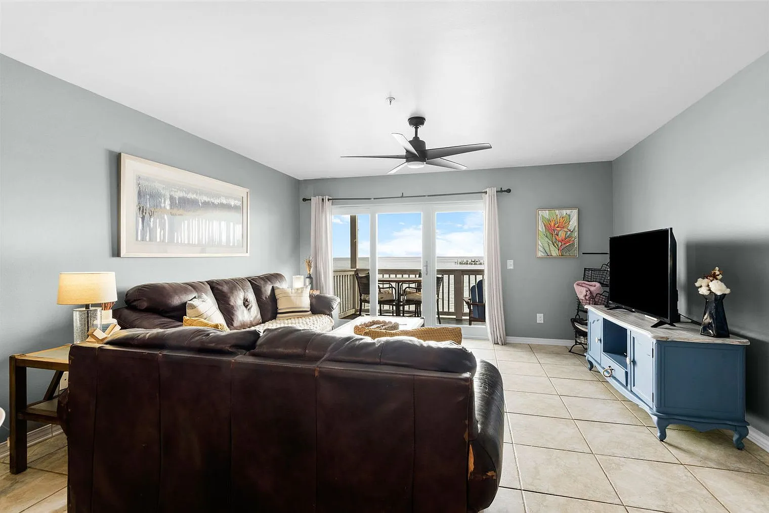 2 bed, 2.0 bath, 1302 sqft, $4,210 — Photo 3