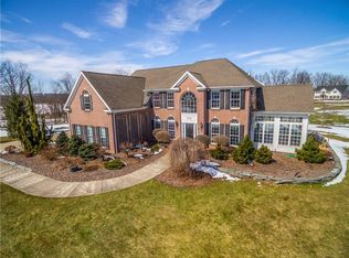 5968 Chipmunk Cir, Farmington, NY 14425