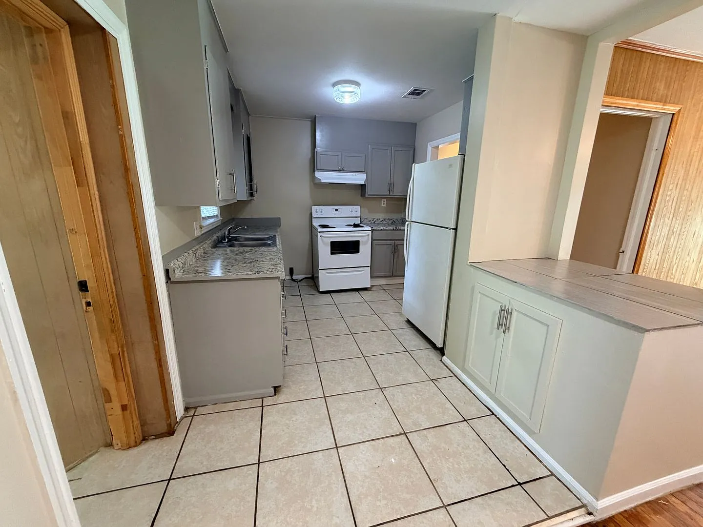 3 Bed, 1.5 Bath Home for Rent in Valdosta, GA | Bonus Room & Hardwood Floors — Photo 3