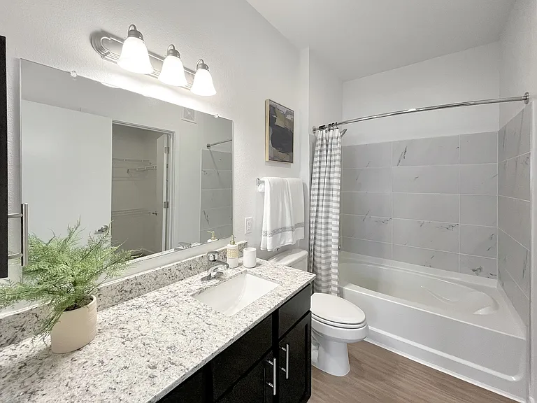 The Lantana Apartments — Photo 10