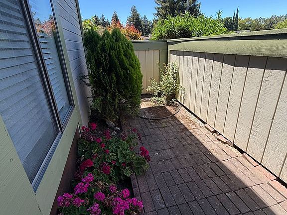 3rd image of 1930 Manor Pl APT 1