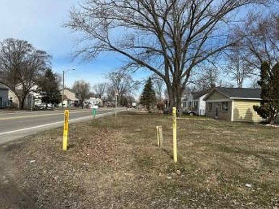 Exterior Neighborhood (street photo)