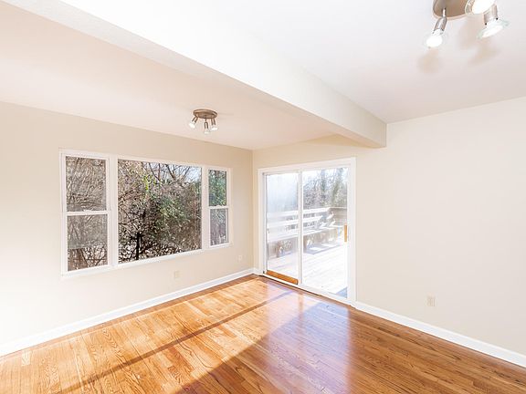 3rd image of 110 Stonewall Dr
