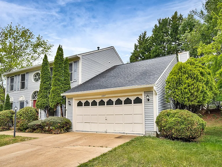 4287 Exeter Dr — Photo 2