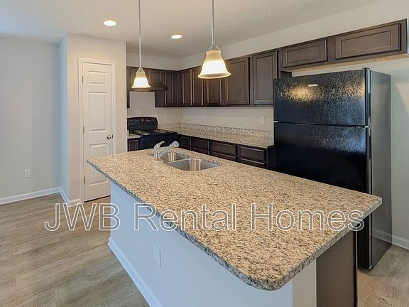 3rd image of 8337 Berry Ave