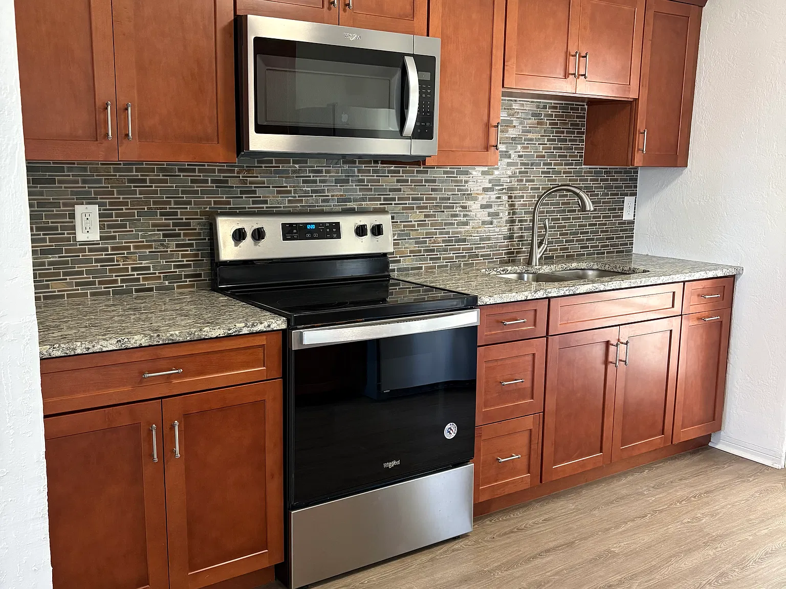 2 bed, 784 sqft, $1,750 — Photo 3