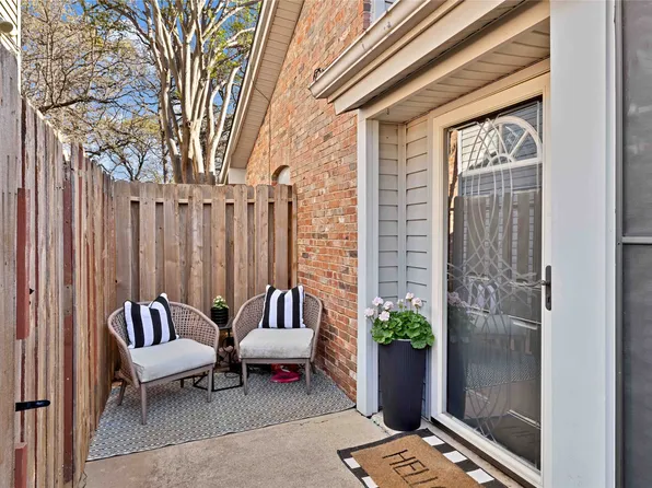 2577 Shady Ridge Dr, Bedford, TX 76021