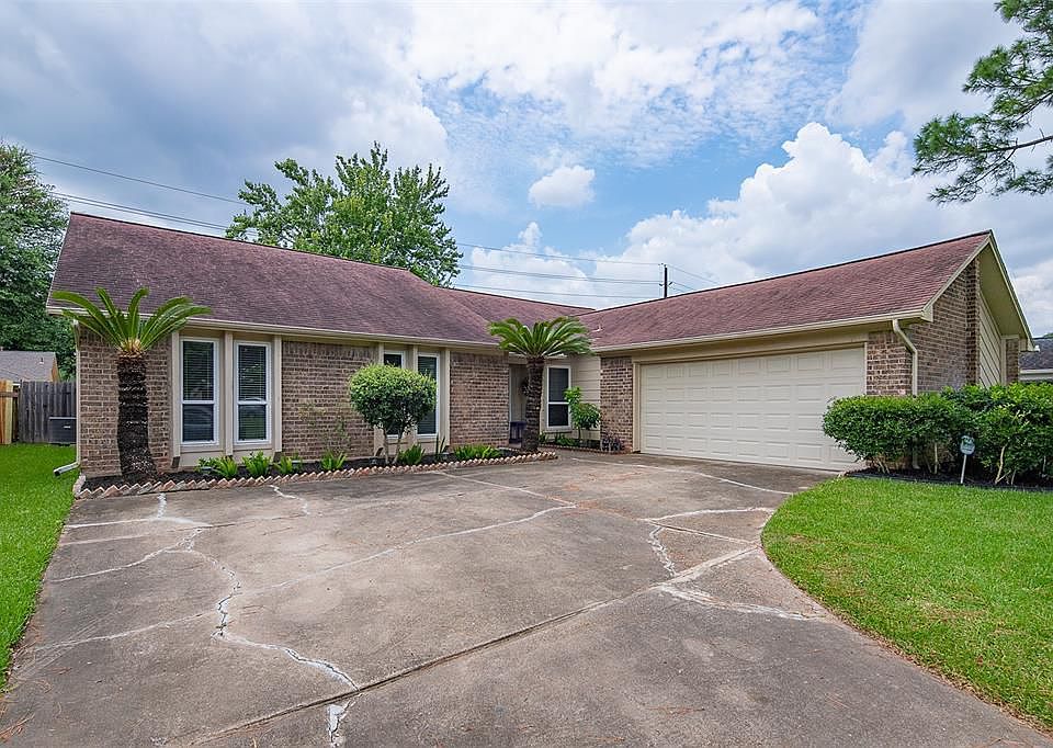 1st image of 2838 Colony Dr