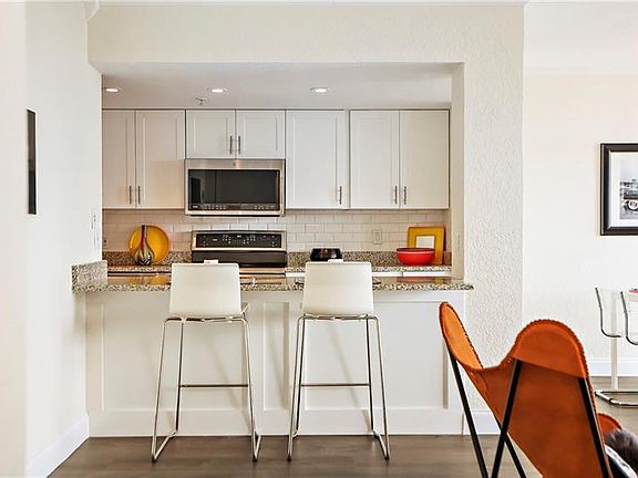 5th image of 470 3rd St S Unit 819