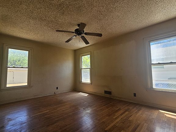 4th image of 540 Harrison Ln