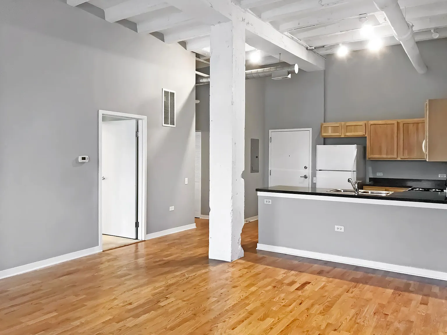 4015 N Milwaukee Ave — Photo 3