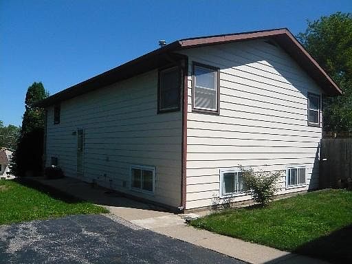 3rd image of 913 Southmoor St