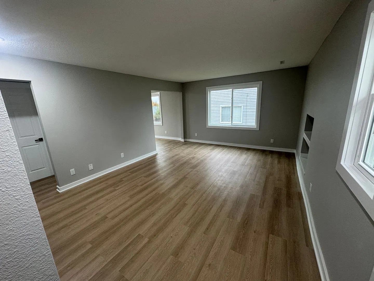2106 E Caulder Avenue — Photo 2