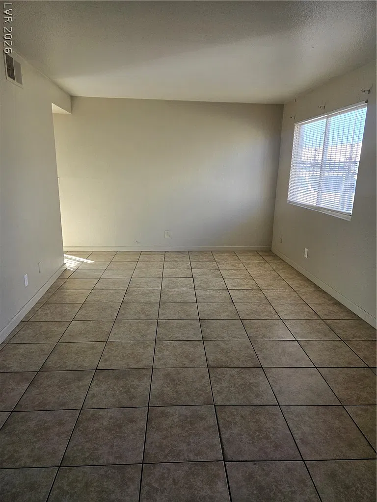 2 bed, 2.0 bath, 3648 sqft, $1,150 — Photo 3