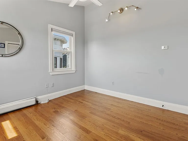 17 Sackville St #3 — Photo 22