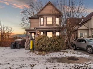543 Oak St, Wyandotte, MI 48192