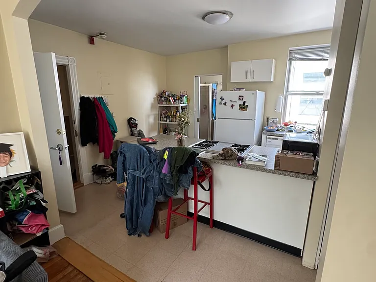 448-452 Hanover St #502 — Photo 3