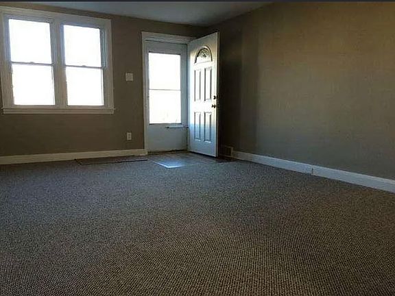 3rd image of 232 W Wyncliffe Ave