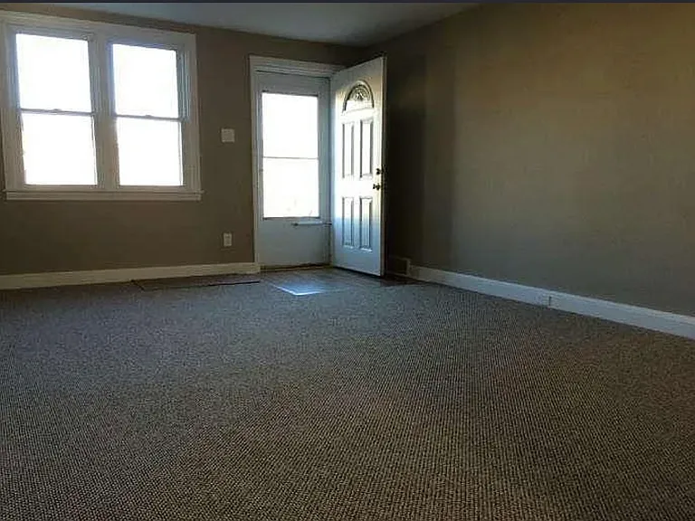 232 W Wyncliffe Ave — Photo 3