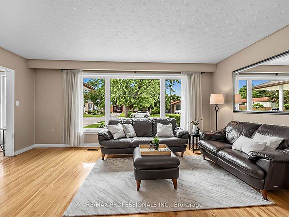 5th image of 793 Netherton Cres