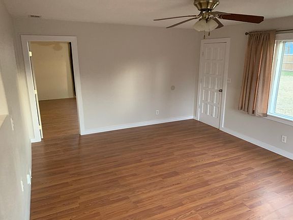 4th image of 608 W Cedar Ave