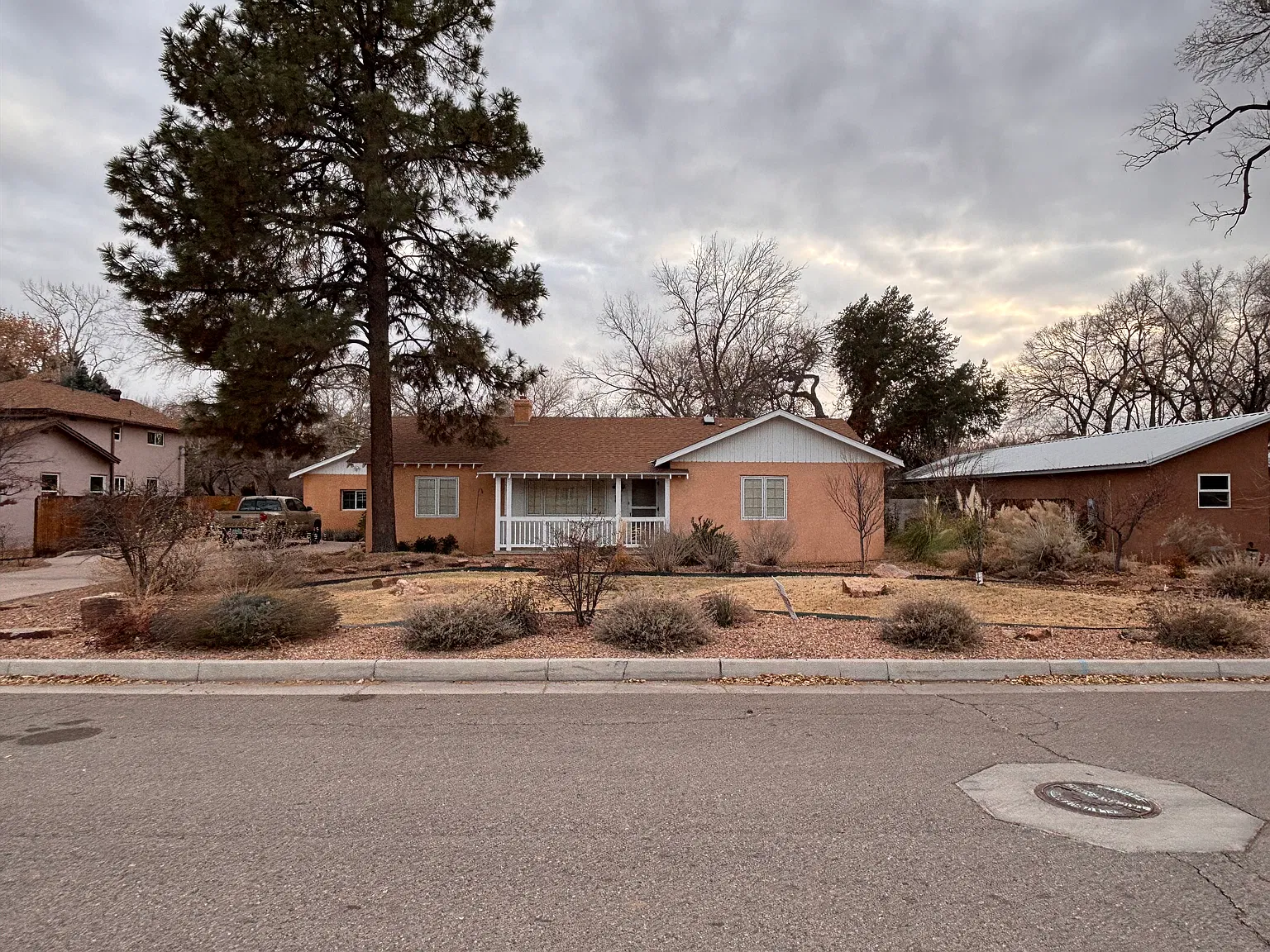 4 bed, 2748 sqft, $2,400 — Photo 2