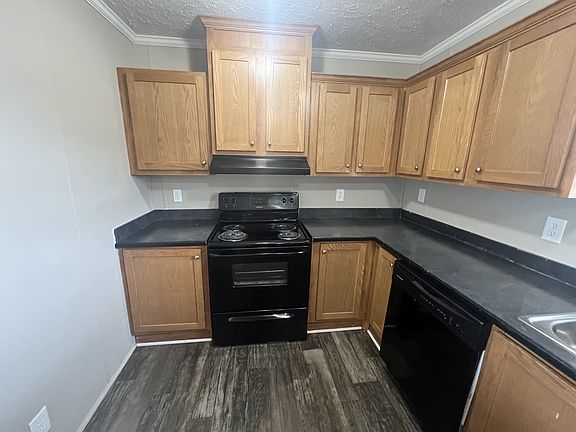 4th image of 110 Hickory Ln