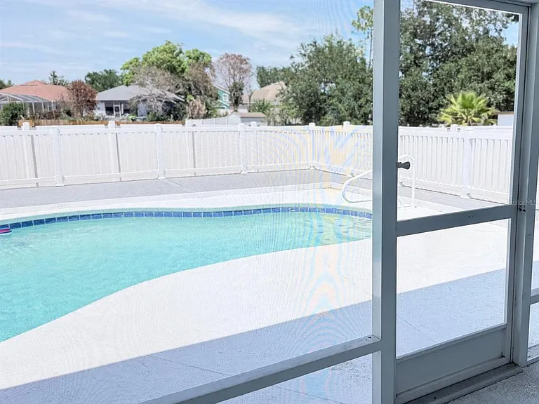 906 Berwick Dr — Photo 43