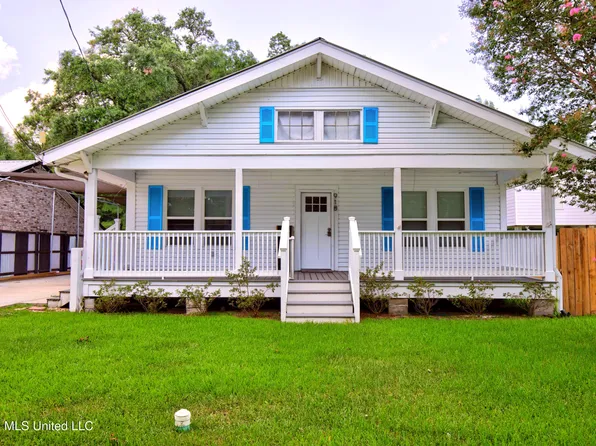 918 Sears Ave, Waveland, MS 39576