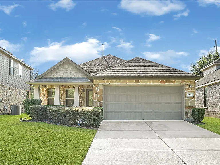 16622 Lake Prince Ln — Photo 1