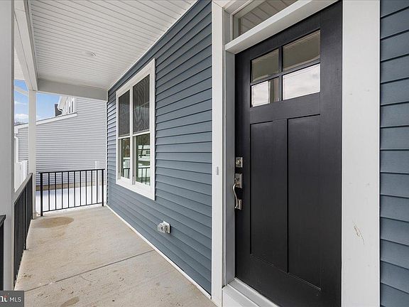 2nd image of 918 Olive St