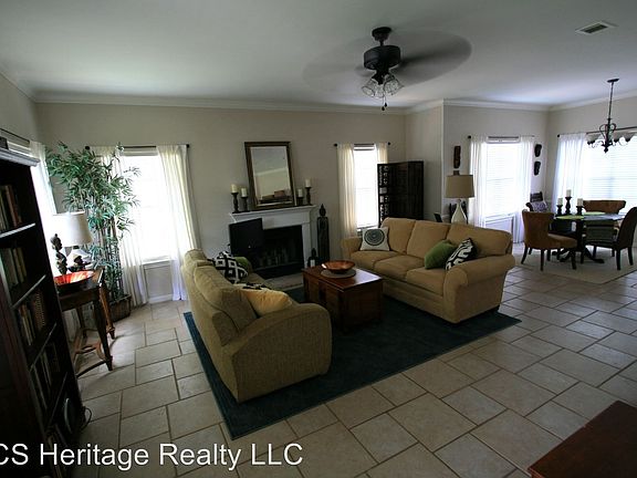 3rd image of 2009 Sandalwood Ln