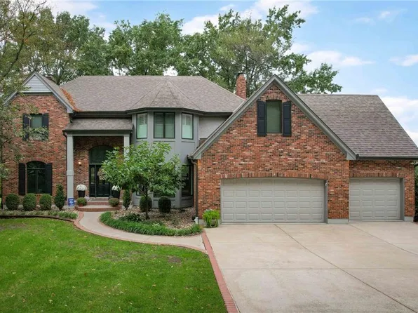 9510 SE Keystone Dr, Lees Summit, MO 64086