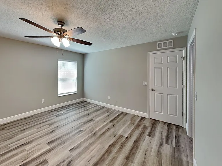 1866 W Hialeah Dr — Photo 9
