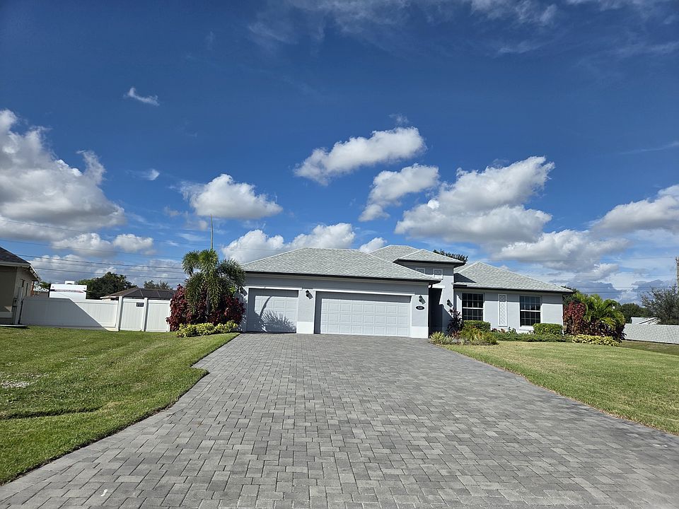 1st image of 523 SW Leona Dr