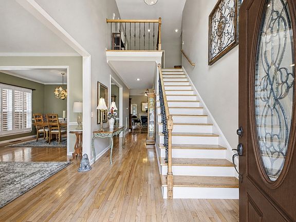 5th image of 504 Stratford Ct