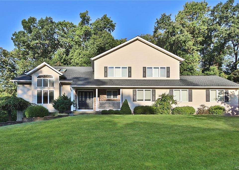 1st image of 22 Algonquin Dr