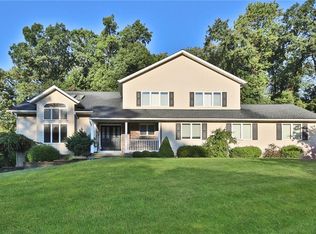 22 Algonquin Dr, Stony Pt, NY 10980