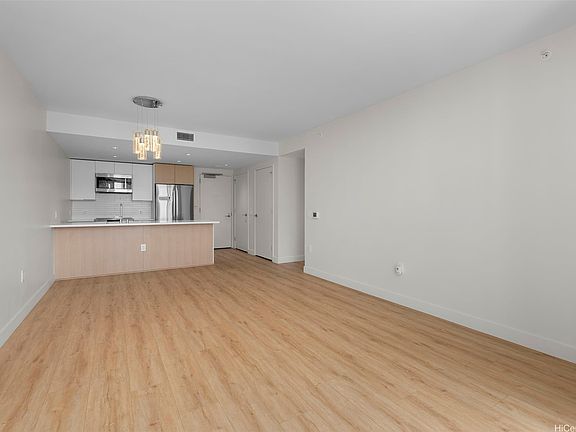 3rd image of 1001 Queen St #2904