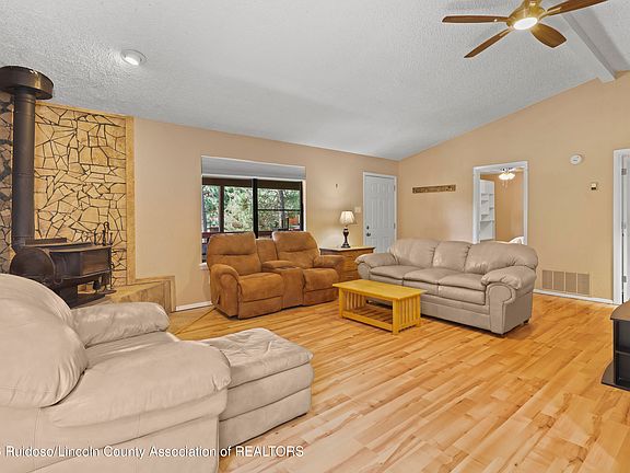 4th image of 205 Rio Arriba Rd