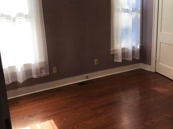 5th image of 714 W Carroll St