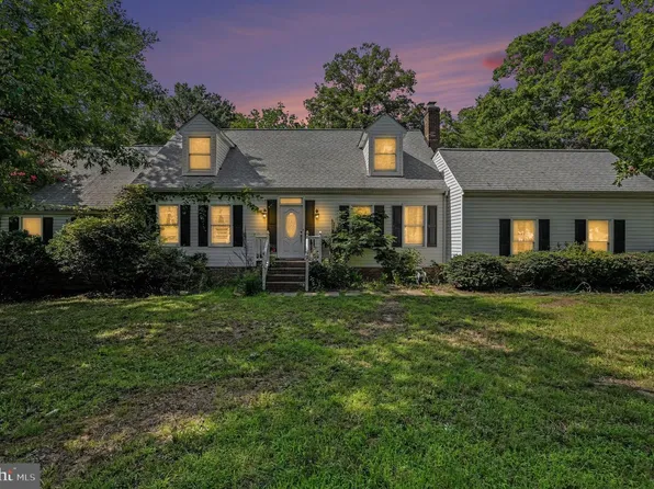 2 Lord Fairfax Dr, Fredericksburg, VA 22405