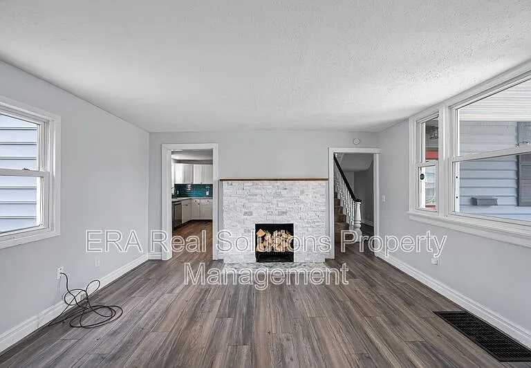 4616 Ward St — Photo 11