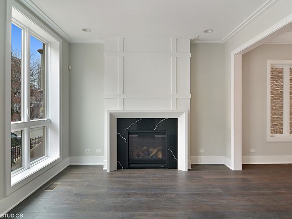 5th image of 623 W Wellington Ave #1