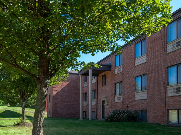 Monroeville Apartments at Birnam Wood