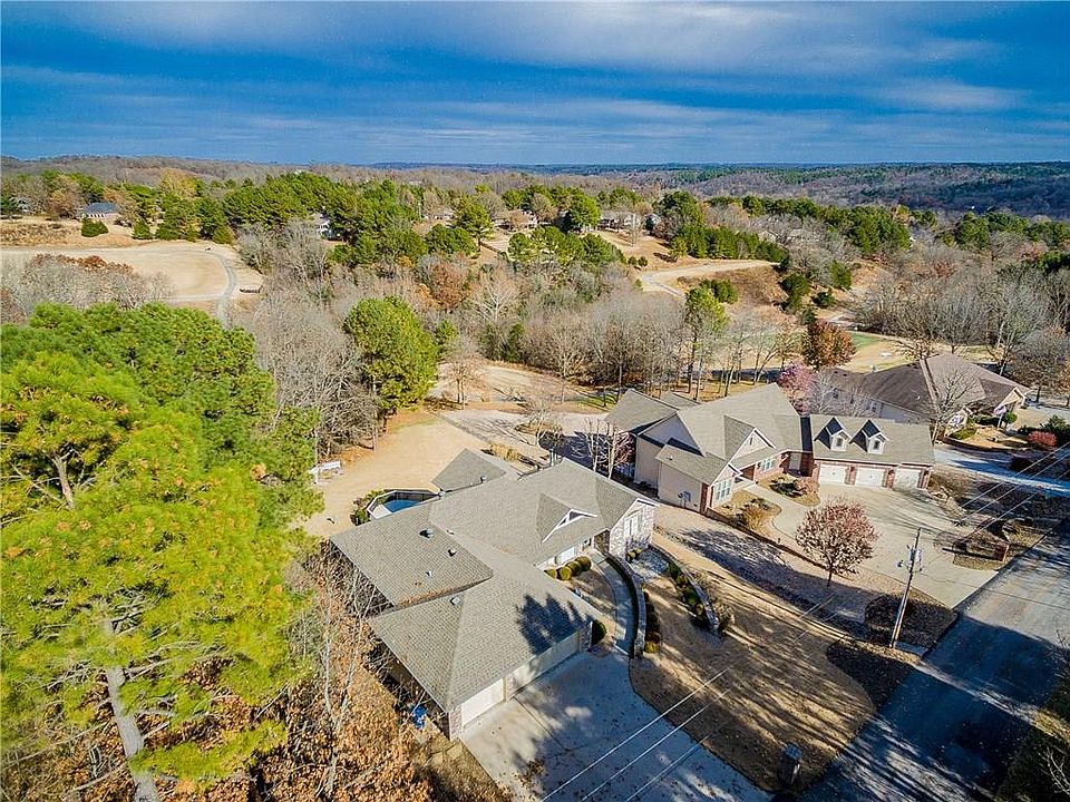 1st image of 38 Kelaen Dr