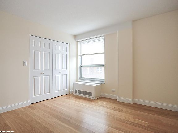 4th image of 4502 N Winchester Ave #521