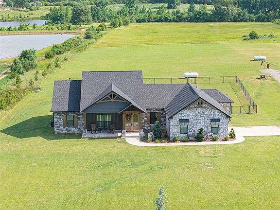 2nd image of 2215 Deepwood Dr
