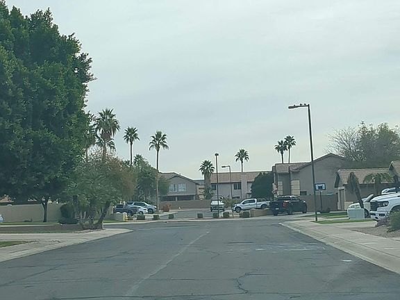 5th image of 255 E Sheffield Ct